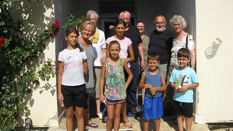 Beim Besuch eines Kinderdorfes bei Oradea hatten die Kinder auch viel Freude an den mitgebrachten Seifenblasen-Dosen.