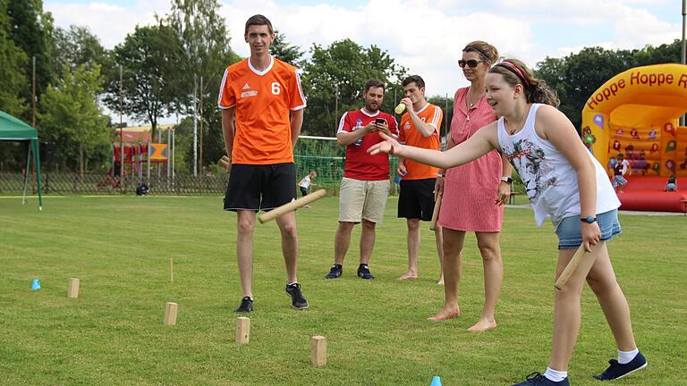 Spiel und Gaudi regierten am Samstag auf dem Sportgelände des SV 76 Krautheim. Bei herrlichem Sommerwetter hatten Klein und Groß ihren Spaß beim Spielefest 2016, das der SV in Kooperation mit der Bayerischen Sportjugend (BSJ) Kreis Kitzingen und dem Kreisjugendring Kitzingen veranstaltete.