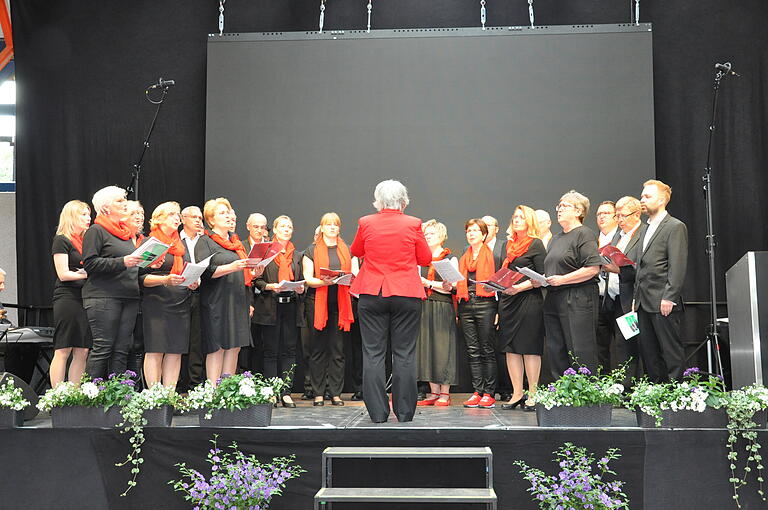 Weltpremiere: Der Allianzchor sang unter Leitung von Andrea Lutsch.