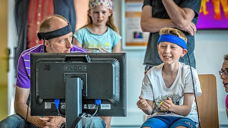 Hoch konzentriert war der 10-jährige Fabio beim Kopffußball.