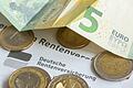 Anreize für Beschäftigung auch im Rentenalter werden erhöht       -  Wer über das Rentenalter arbeitet, soll künftig eine Prämie bekommen können. Das können mehrere Tausend Euro sein. (Illustration)
