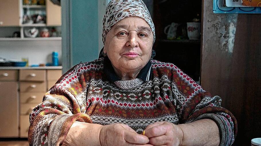 Reise nach Tschernobyl / Journey to Chernobyl       -  &bdquo;Heimat ist alles&ldquo;: Walentina Borissowna Kucharenko, genannt Oma Walja, in ihrem Haus in Tschernobyl.WILLIAM VEDER
