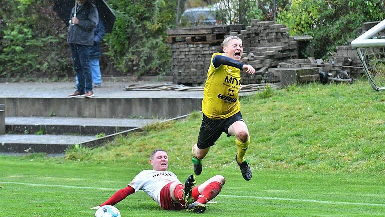 In Anlehnung an Edvard Munchs Gemälde „Der Schrei“ zeigt dieser Thulbaer die passende Mimik nach dem Foul eines Bad Königshöfers.       -  In Anlehnung an Edvard Munchs Gemälde „Der Schrei“ zeigt dieser Thulbaer die passende Mimik nach dem Foul eines Bad Königshöfers.