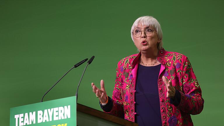 Landesdelegiertenkonferenz der bayerischen Grünen       -  Claudia Roth attackiert CSU-Chef Söder.