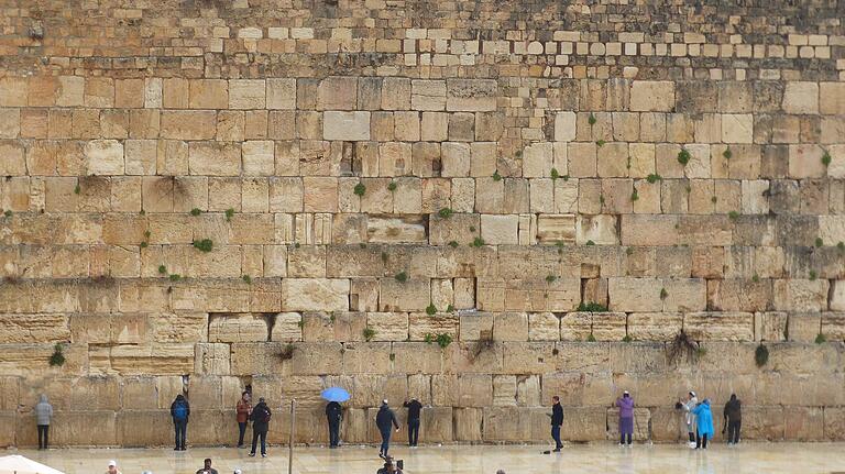 Der letzte Rest des einst prächtigen Tempels von Jerusalem: Die Klagemauer.