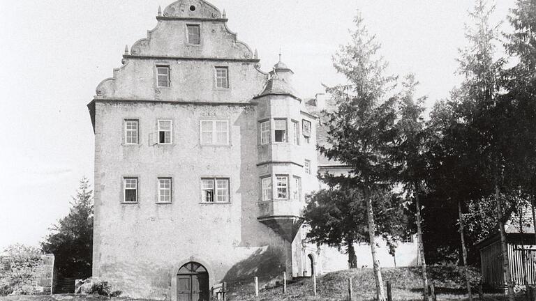 Das 'Neue Schloss' in Burgsinn war ein Gut der Familie von Thüngen. Das 'Neue Schloss' in Burgsinn war ein Gut der Familie von Thüngen.