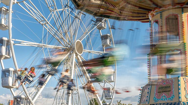 Viel Fahrspaß gibt es im Vergnügungspark der Laurenzi-Messe in Marktheidenfeld.