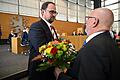 Konstituierende Sitzung des Thüringer Landtags       -  Thadäus König (CDU) ist neuer Landtagspräsident in Thüringen. Der massiv in die Kritik geratene Alterspräsident Jürgen Treutler (AfD) gratulierte ihm.