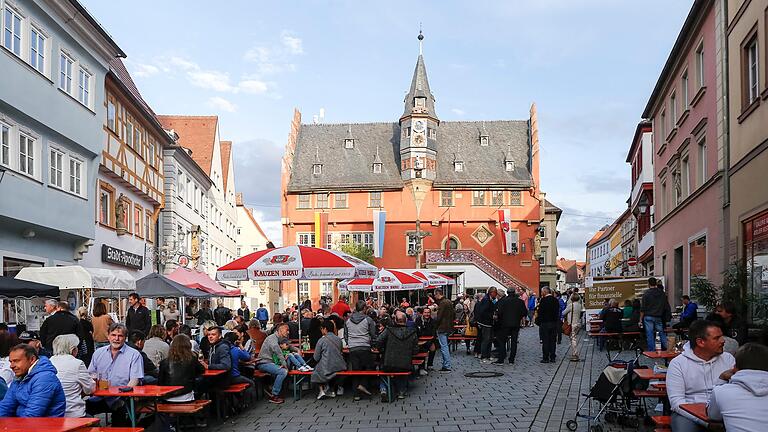 Drei Jahre ist es her, dass zum letzten Mal das Ochsenfest in Ochsenfurter Altstadt gefeiert wurde. Die Durststrecke hat nun ein Ende.