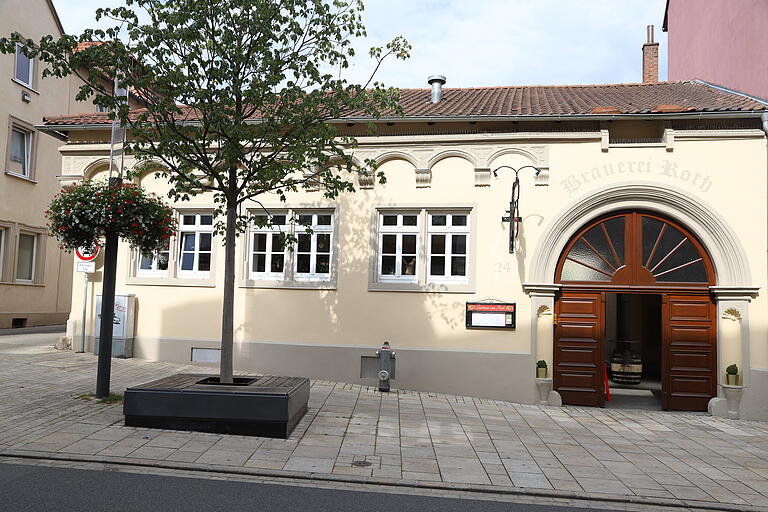 Das geschichtsträchtige Haus in der Oberen Straße 24 ist seit knapp zwei Jahrhunderten Stammsitz der Roth-Brauerei und ihrer Vorgänger. Das geschichtsträchtige Haus in der Oberen Straße 24 ist seit knapp zwei Jahrhunderten Stammsitz der Roth-Brauerei und ihrer Vorgänger.