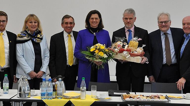 Sie nahmen an der Informationsveranstaltung über die Einrichtung eines TTZ (Technologie-Transfer-Zentrums) am Dienstag in Königsberg teil (von links): Julius Kirchner, Dagmar Kirchner, Otto Kirchner, Landtagspräsidentin Ilse Aigner, Landtagsabgeordneter Steffen Vogel, Bürgermeister Claus Bittenbrünn und der Landrat des Rhön-Grabfeld-Kreises, Thomas Habermann.