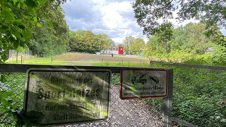 Auf dem Gelände des früheren Sportplatzes des SC 1900 Schweinfurt am Gottesberg soll nach dem Willen der Stadt in den nächsten Jahren Wohnbebauung entstehen. Eine Bürgerinitiative wehrt sich nach wie vor dagegen.