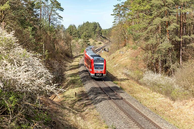 Ein Teil der Tour verläuft entlang oder in Sichtweite zu einer  Bahnstrecke, weswegen man immer mal wieder Züge sehen kann.