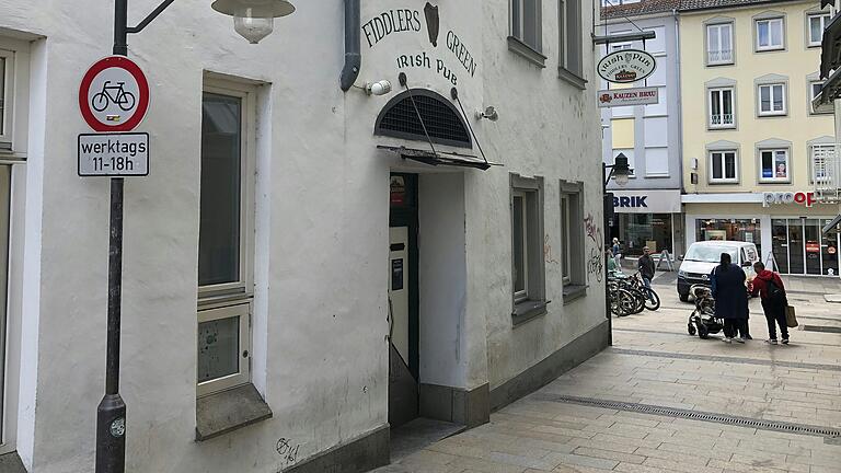 Im Fiddlers Green Irish Pub in Schweinfurt ist Public Viewing angesagt, allerdings ohne Ton.