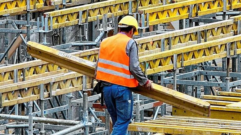 Einigung im Bau-Tarifkonflikt       -  Den meisten Betrieben der Baubranche im Landkreis Bad Kissingen geht es zurzeit wirtschaftlich recht gut.