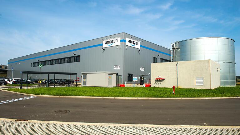 Das Amazon-Verteilzentrum bei Oerlenbach/Poppenhausen. Das Amazon-Verteilzentrum bei Oerlenbach/Poppenhausen.