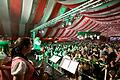 Volles Haus auf dem Festplatz und im Bierzelt, nicht nur wie hier am Eröffnungstag: Bis zum Sonntag gab es auf dem Frühjahrsvolksfest in Würzburg schon über 100.000 Besucherinnen und Besucher.