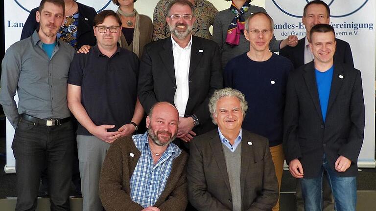 Unser Foto zeigt die LEV-Gremiumsmitglieder (vorne, knieend, von links) Bernd Hein und Rainer Kleybolte, (mittlere Reihe, von links) Claudius Günther (Kassier), Jörg Steinwagner, Herbert Kölbl (stellvertretender Vorsitzender), Helmut Celina, Rene Grieger sowie (hintere Reihe, von links) Heike Rehberg, Claudia Günther, Susanne Arndt (Vorsitzende), Jasmin Klingan (Schriftführerin) und Karl Schade. Unser Foto zeigt die LEV-Gremiumsmitglieder (vorne, knieend, von links) Bernd Hein und Rainer Kleybolte, (mittlere Reihe, von links) Claudius Günther (Kassier), Jörg Steinwagner, Herbert Kölbl (stellvertretender Vorsitzender), Helmut Celina, Rene Grieger sowie (hintere Reihe, von links) Heike Rehberg, Claudia Günther, Susanne Arndt (Vorsitzende), Jasmin Klingan (Schriftführerin) und Karl Schade.