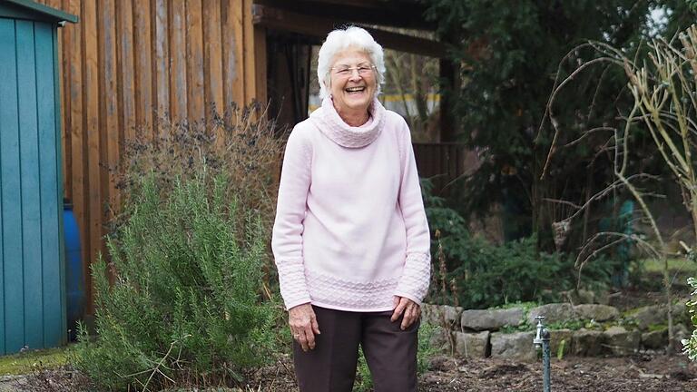 Gudrun Bock aus Kitzingen ist mit ihren 84 Jahren voller Lebensfreude: 'Bei mir ist die Tasse immer halb voll.' Gudrun Bock aus Kitzingen ist mit ihren 84 Jahren voller Lebensfreude: 'Bei mir ist die Tasse immer halb voll.'