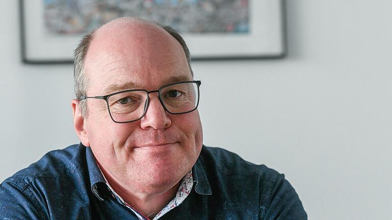Marcus Schuck aus dem Bistum Würzburg ist Delegierter beim Synodalen Weg. Seit 2022 ist er Vorsitzender des 'Berufsverbandes der Pastoralreferent*innen Deutschlands'. Marcus Schuck aus dem Bistum Würzburg ist Delegierter beim Synodalen Weg. Seit 2022 ist er Vorsitzender des 'Berufsverbandes der Pastoralreferent*innen Deutschlands'.