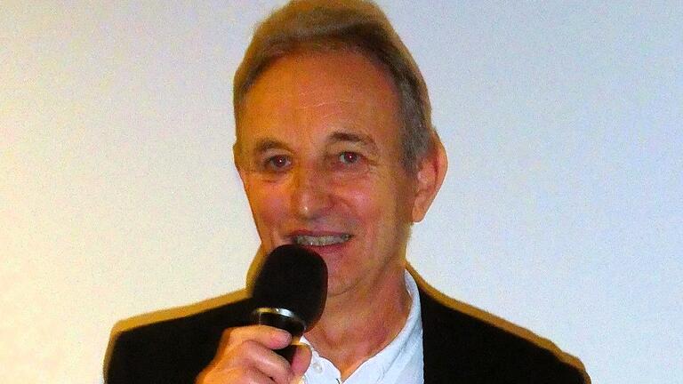 Bürgermeister Horst Herbert stellt die wichtigen Ereignisse und Projekte der Gemeinde Kolitzheim bei der Bürgerversammlung in Stammheim vor. Bürgermeister Horst Herbert stellt die wichtigen Ereignisse und Projekte der Gemeinde Kolitzheim bei der Bürgerversammlung in Stammheim vor.