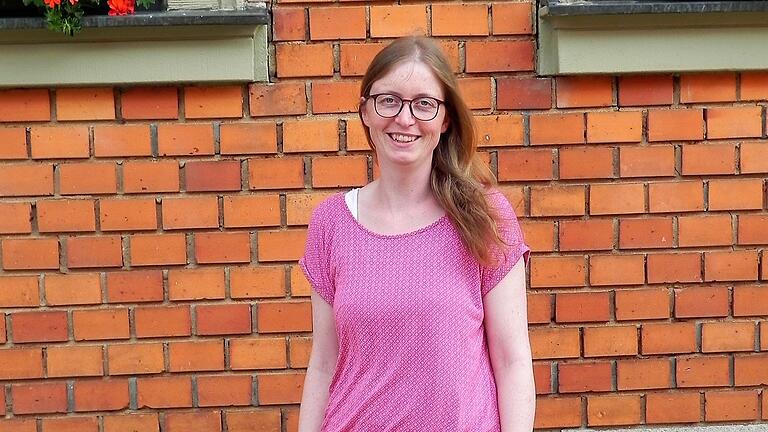 Die neue Quartiersmanagerin Verena Scheuplein hat am 1. Juni ihre Arbeit aufgenommen. Das Büro der Sozialpädagogin befindet sich im neuen Rathaus von Hohenroth. Die neue Quartiersmanagerin Verena Scheuplein hat am 1. Juni ihre Arbeit aufgenommen. Das Büro der Sozialpädagogin befindet sich im neuen Rathaus von Hohenroth.