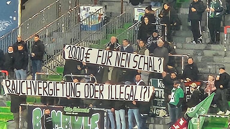 Das Protest-Banner der FC-05-Fans am Dienstagabend in Fürth. Das Protest-Banner der FC-05-Fans am Dienstagabend in Fürth.