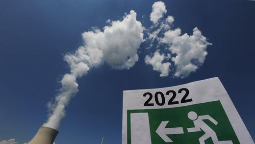 Selbst bestimmen in Sachen Strom       -  Die Bundesregierung hat  den Ausstieg aus der Kernenergie festgelegt. Bis 2021 will sie alle Meiler vom Netz nehmen. Nach Isar I soll Grafenrheinfeld 2014 oder 2015 den Betrieb einstellen. Falls der Umstieg auf Ökostrom nicht reibungslos klappt, müssten drei AKW bis 2022 weiter laufen. Die Energiewende stellt neue Herausforderungen an das deutsche Stromnetz. Doch was wissen wir eigentlich über unsere Stromversorgung?