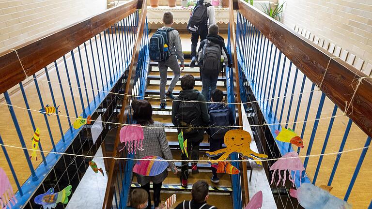 In Kitzingen soll eine Montessori-Grundschule eröffnet werden. Der Verein Montessori Kitzingen stellt am 30. April das Projekt in einer Online-Veranstaltung vor (Symbolbild). In Kitzingen soll eine Montessori-Grundschule eröffnet werden. Der Verein Montessori Kitzingen stellt am 30. April das Projekt in einer Online-Veranstaltung vor (Symbolbild).