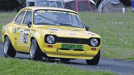 Rasante Fahrt: Auf der 4,2 Kilometer langen Hochgeschwindigkeitspiste hinauf zur Hochrhönstraße (im Bild der Mellrichstädter Andy Schuler im Ford Escort RS2000 MK1) wurde wieder toller Motorsport geboten.