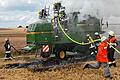 Ein Großaufgebot an Feuerwehrleuten brachte am Samstag den Brand eines Mähdreschers zwischen Retzbach und Thüngen (Lkr. Main-Spessart) unter Kontrolle.