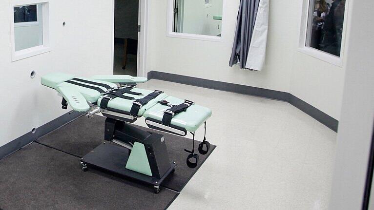 USA wollen auf Bundesebene wieder Todesstrafe vollstrecken - Die Hinrichtungskammer des San Quentin Gefängnisses in Kalifornien. USA wollen auf Bundesebene wieder Todesstrafe vollstrecken - Die Hinrichtungskammer des San Quentin Gefängnisses in Kalifornien.