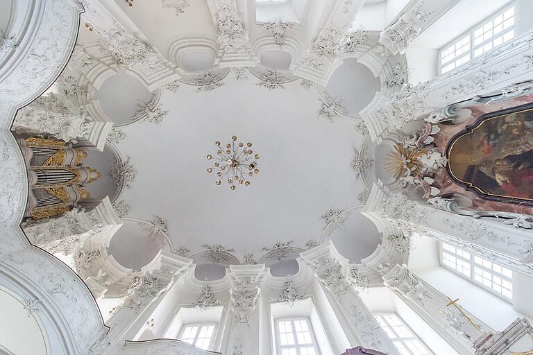 Rotunde in der Schlosskirche von Werneck (Lkr. Schweinfurt). Rotunde in der Schlosskirche von Werneck (Lkr. Schweinfurt). 