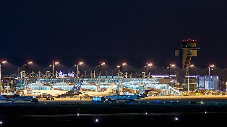 Flughafen Nürnberg       -  Der Nürnberger Flughafen (Archivbild von 2013) ist wirtschaftlich auf Höhenflug.