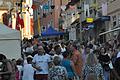 Die Neugestaltung der Grüne-Markt-Straße in Hofheim sorgte im Stadtrat für Diskussionen. Das Bild zeigt die Straße im Juni 2019 während der Italienischen Nacht.