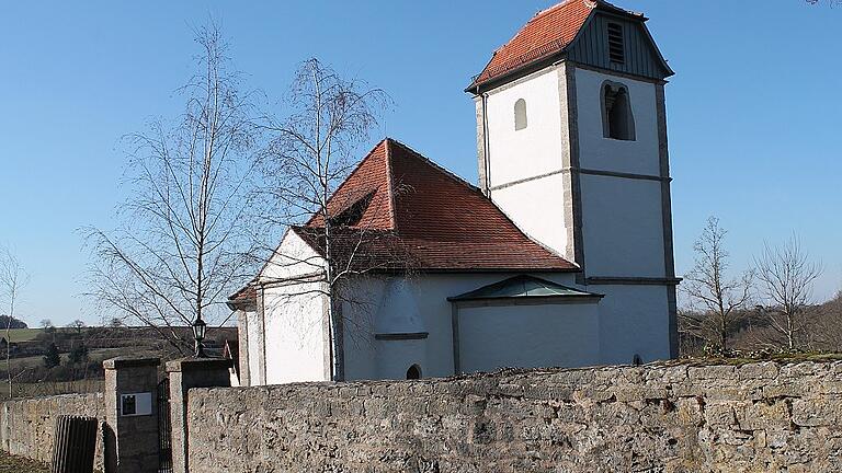 Ausflugsziel inmitten eines ruhigen Landstrichs: Die Kapelle mit achteckigem Grundriss liegt oberhalb von Standorf.