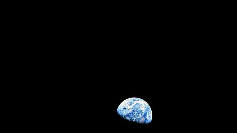 «Earthrise».jpeg       -  William Anders gelang dieses Foto, das die Sicht der Menschheit auf die Erde für immer verändern sollte.