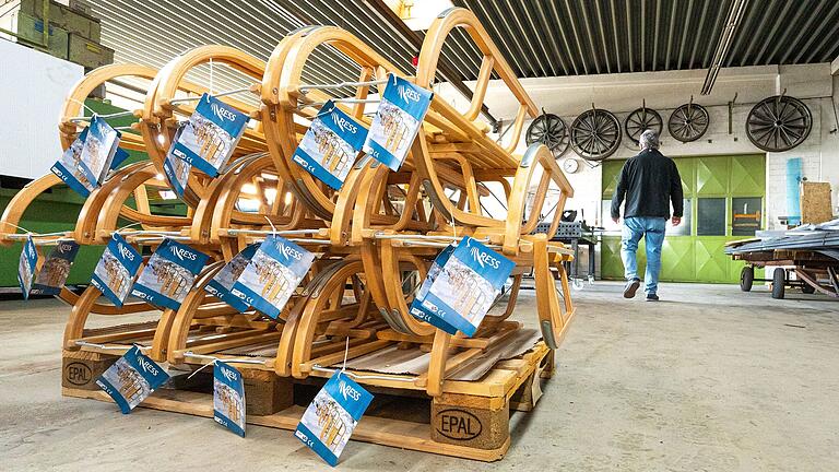 Das Ende einer langen Tradition: Beim Schlittenbauer Ress in Schwebheim läuft der Abverkauf. Dass seit Jahren zu wenig Schnee liegt, hat die Nachfrage immer mehr schrumpfen lassen. Das Ende einer langen Tradition: Beim Schlittenbauer Ress in Schwebheim läuft der Abverkauf. Dass seit Jahren zu wenig Schnee liegt, hat die Nachfrage immer mehr schrumpfen lassen.