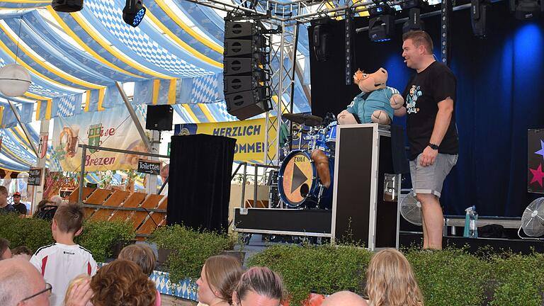 Trotz der Hitze war viel los beim Kindernachmittag auf der Laurenzi-Messe mit Sebastian Reich und seinem Nilpferd Amanda.&nbsp;