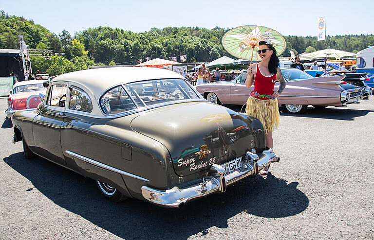 Ein Gefühl von Route 66 in Good Old Germany vermitteln die chromglänzenden US-Oldtimer den Besuchern am Wochenende auf dem Eventgelände Strohofer.