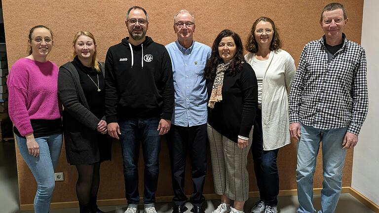 Im Bild das neue Präsidium (von links): Verena Herbert, Nadine Seuffert, Simon Haupt, Peter Burk, Christine Haupt-Kreutzer, Simone Riedl und Frank Öhrlein.