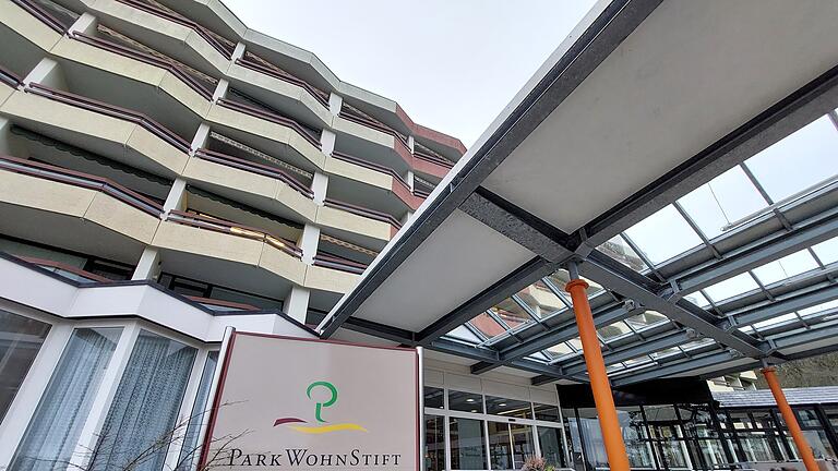 Insolvenzantrag für Seniorenresidenz Parkwohnstift gestellt       -  Laut Mitteilung der AWO Unterfranken hat die Parkwohnstift gGmbH Insolvenz in Eigenverwaltung beantragt. 273 Bewohner und 159 Mitarbeiter wären von einer Schließung betroffen.