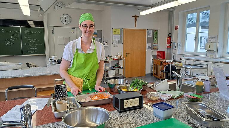 Jennifer Keilholz aus Bad Neustadt absolviert derzeit in der Hauswirtschaftsschule eine Ausbildung zur Fachkraft für Ernährung und Haushaltsführung. Jennifer Keilholz aus Bad Neustadt absolviert derzeit in der Hauswirtschaftsschule eine Ausbildung zur Fachkraft für Ernährung und Haushaltsführung.