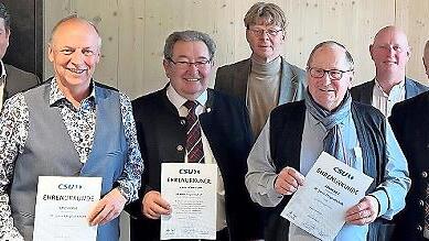 Unser Ehrungsbild zeigt (von links) Sandro Kirchner (MdL), Hans Kober (25 Jahre Mitgliedschaft), Karl Schneider (50 Jahre Mitgliedschaft), Jochen Emde (zehn Jahre), Erwin Belz (25 Jahre) sowie Ortsverbandsvorsitzenden Roman Jörg und Landrat Thomas...       -  Unser Ehrungsbild zeigt (von links) Sandro Kirchner (MdL), Hans Kober (25 Jahre Mitgliedschaft), Karl Schneider (50 Jahre Mitgliedschaft), Jochen Emde (zehn Jahre), Erwin Belz (25 Jahre) sowie Ortsverbandsvorsitzenden Roman Jörg und Landrat Thomas Bold.