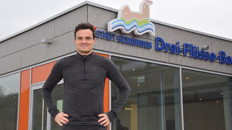 Ein Bild aus dem Frühjahr 2020: Florian Hach vor dem Drei-Flüsse-Bad in Gemünden. Ein Bild aus dem Frühjahr 2020: Florian Hach vor dem Drei-Flüsse-Bad in Gemünden.