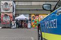 Polizei ist am Donnerstagnachmittag am Testzentrum an der Würzburger Posthalle vorgefahren.