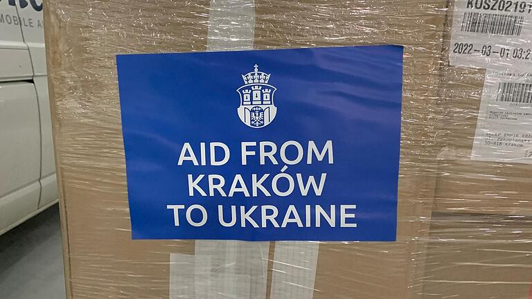 Von Krakau aus gehen die Hilfsgüter weiter in die Ukraine. Von Krakau aus gehen die Hilfsgüter weiter in die Ukraine.
