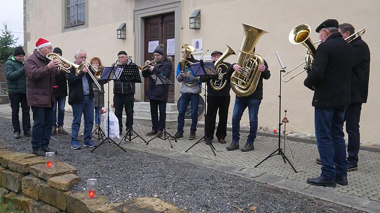 Die sogenannten 'Burgbläser” (Archivbild) unterhielten auch bei der diesjährigen Höchheimer Burgweihnacht wieder auf musikalische Art die Besucher. Die sogenannten 'Burgbläser” (Archivbild) unterhielten auch bei der diesjährigen Höchheimer Burgweihnacht wieder auf musikalische Art die Besucher.