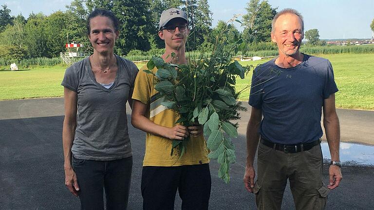 Auf dem Foto Fluglehrerin Isabel Braun, André Haug, Ausbildungsleiter Michael Mennicken (von links) vom Luftsportverein Hohenasperg.