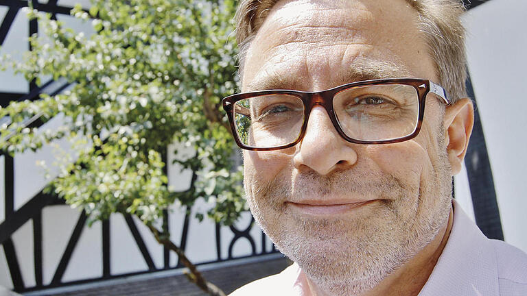 Hans-Jürg Schultheiss war von 2005 bis zu seinem Tod im Jahr 2019 Geschäftsführer des Hotels Neumühle. Hans-Jürg Schultheiss war von 2005 bis zu seinem Tod im Jahr 2019 Geschäftsführer des Hotels Neumühle.